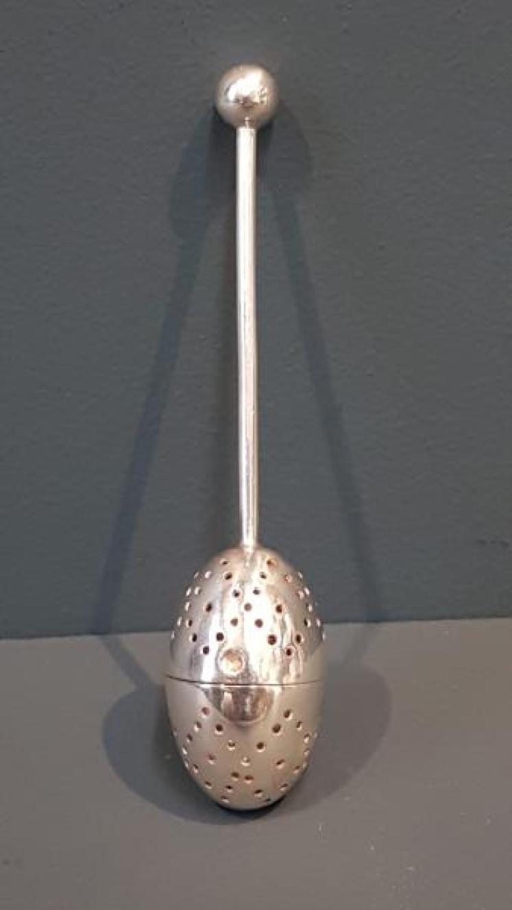 Edwardian Cast Silver Tea Infuser - Image 6