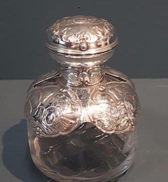 Outstanding Quality Scent Bottle by William Comyns