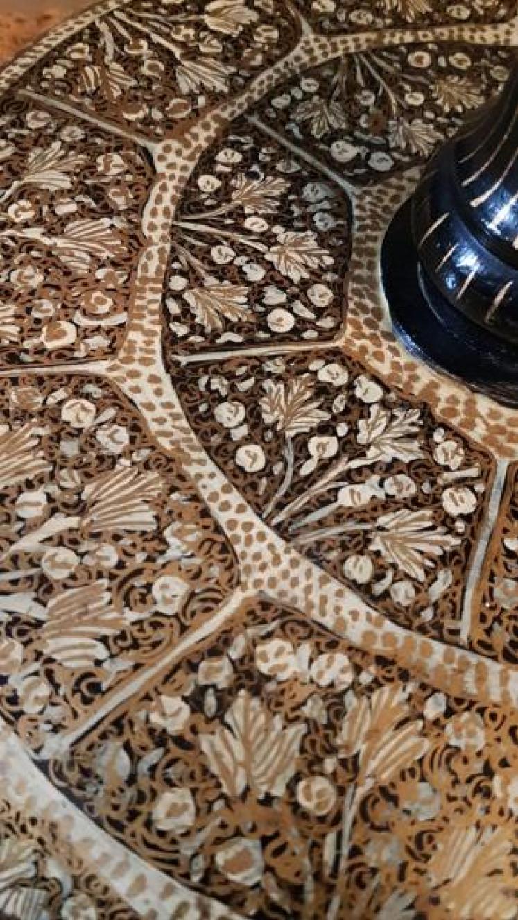 Superb Hand Painted Kashmiri Lamp Standard - Image 4