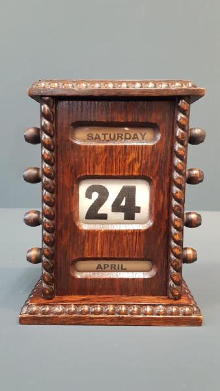 Edwardian Oak Perpetual Desk Calendar - Image 5