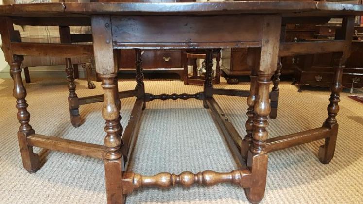 George II Yew 10 seater Oval Table - Image 3