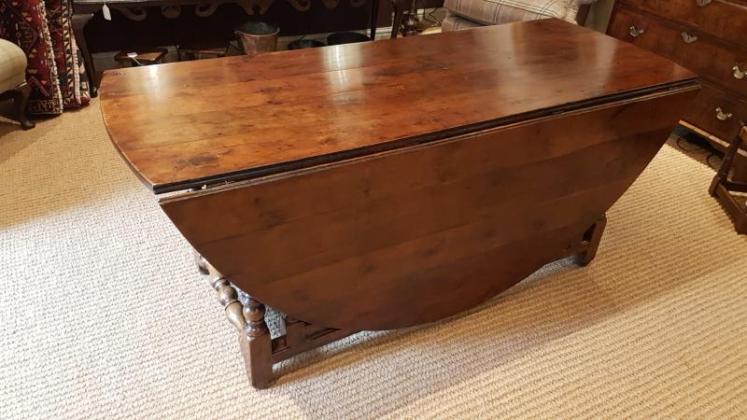George II Yew 10 seater Oval Table - Image 4