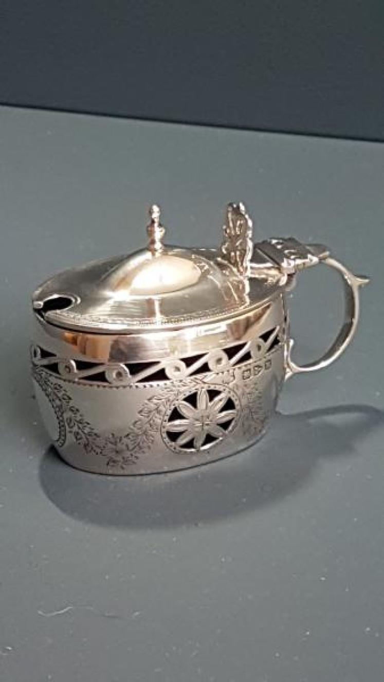 Fine Quality Victorian Chester Silver Mustard Pot - Image 1