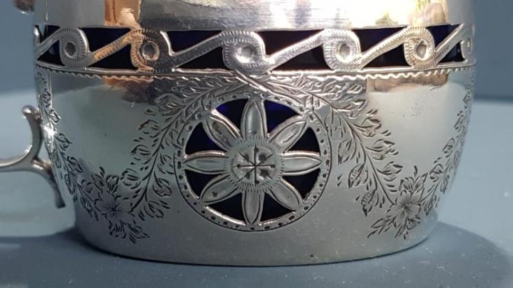 Fine Quality Victorian Chester Silver Mustard Pot - Image 4
