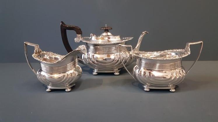 Outstanding Quality Edwardian Silver 3 Piece Tea Set - Image 1