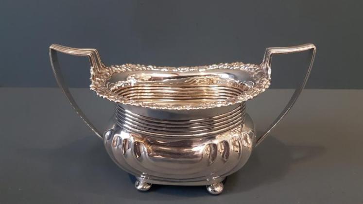 Outstanding Quality Edwardian Silver 3 Piece Tea Set - Image 3