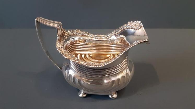 Outstanding Quality Edwardian Silver 3 Piece Tea Set - Image 4