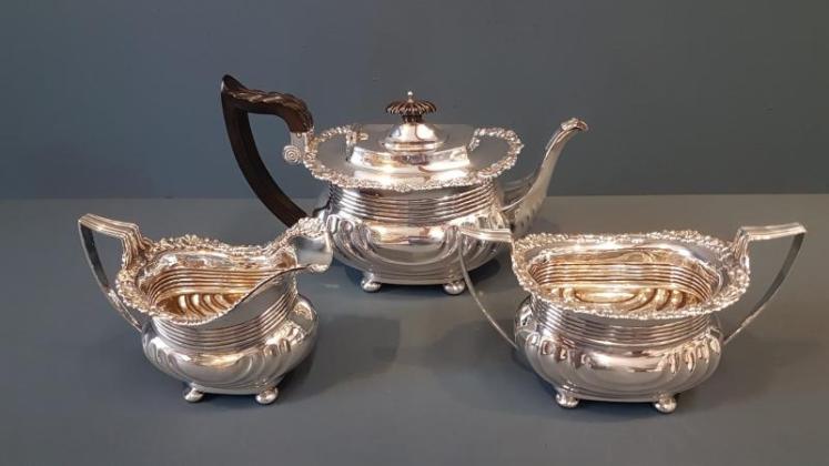 Outstanding Quality Edwardian Silver 3 Piece Tea Set - Image 7