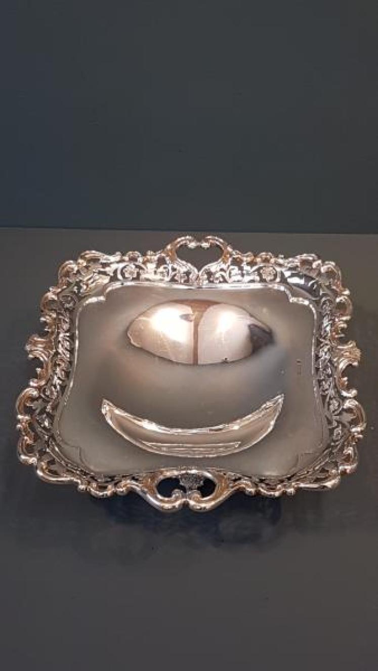 Large Fine Quality Mid Victorian Silver Dish - Image 2
