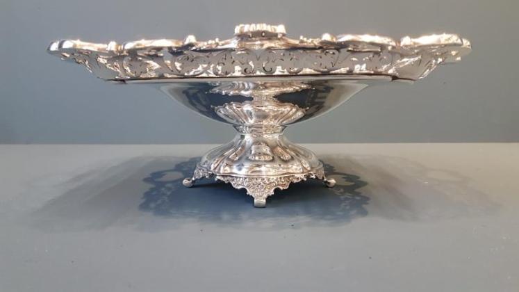 Large Fine Quality Mid Victorian Silver Dish - Image 3