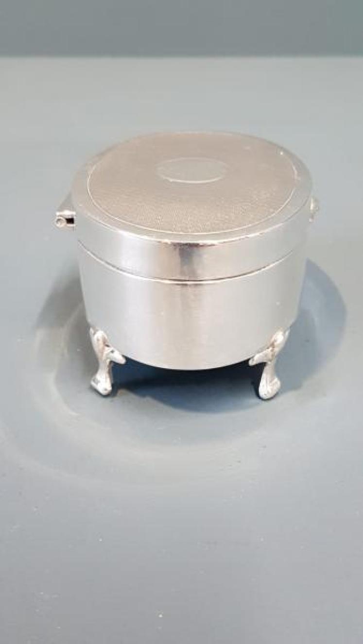 Engine Turned Silver Ring Box - Image 3
