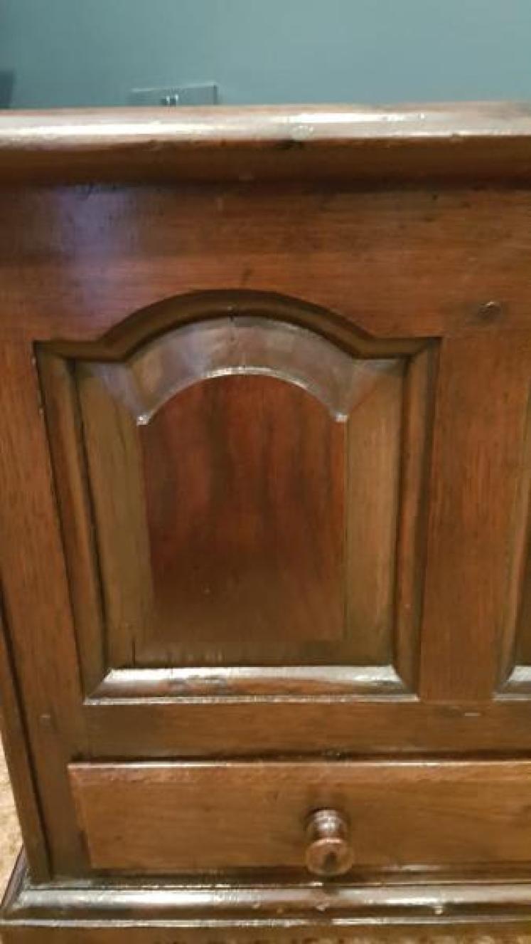 Small Fielded Panel Coffer Bach - Image 5