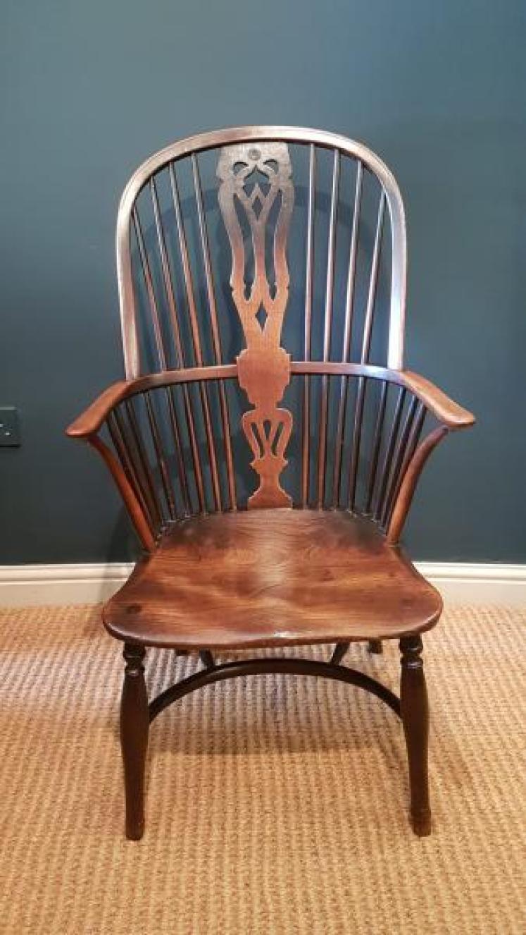 Superior Quality Yew Wood Windsor Chair  - Image 3