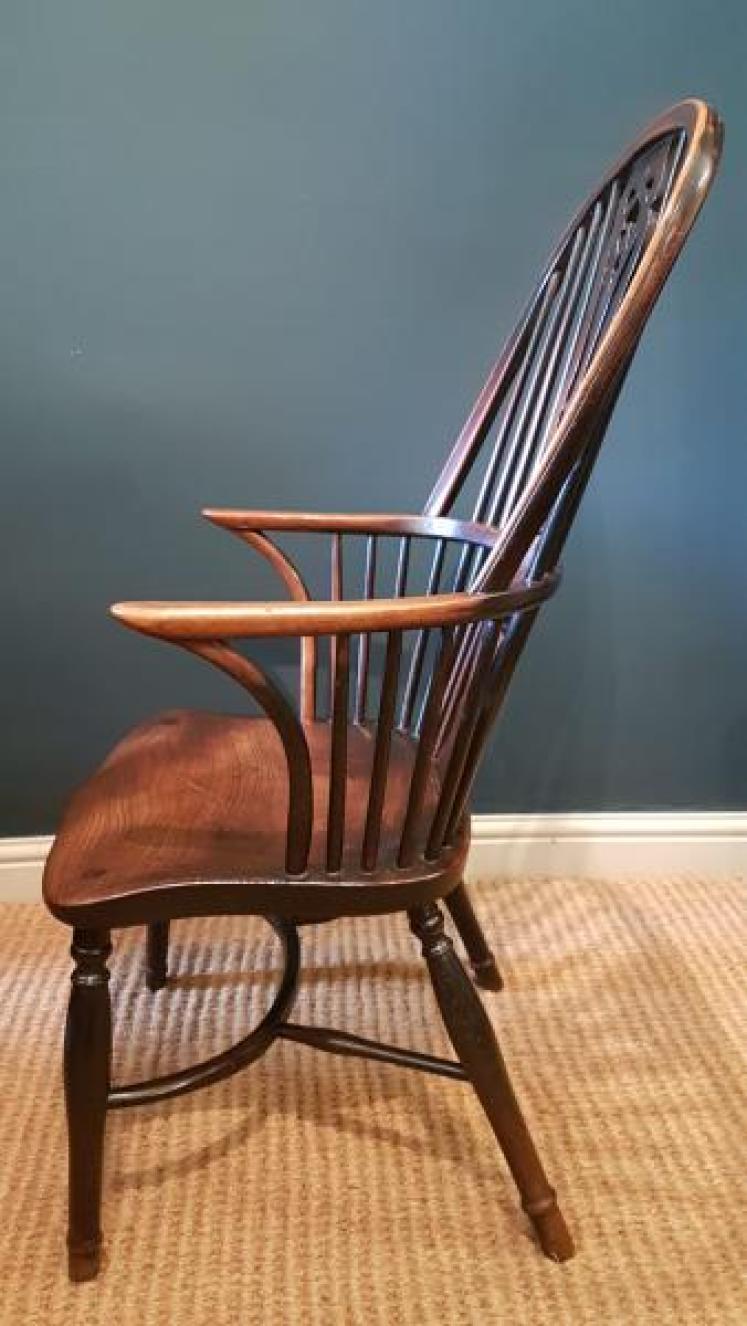 Superior Quality Yew Wood Windsor Chair  - Image 4