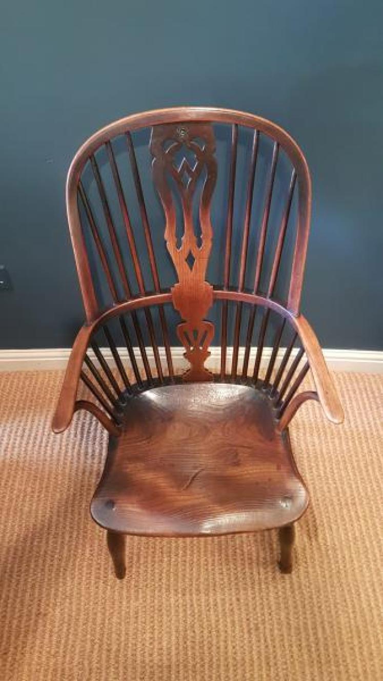 Superior Quality Yew Wood Windsor Chair  - Image 6