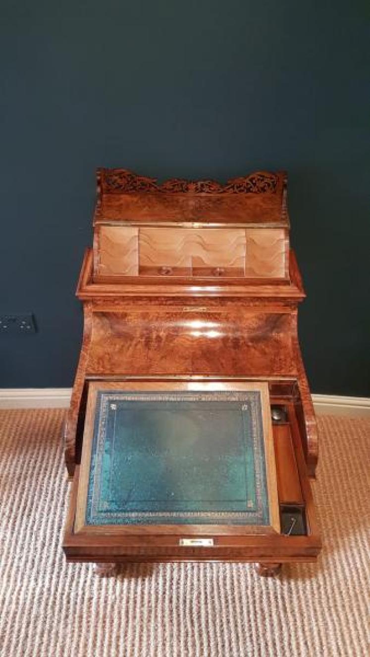 Fine Quality Victorian Burr Walnut Harlequin Davenport  - Image 3