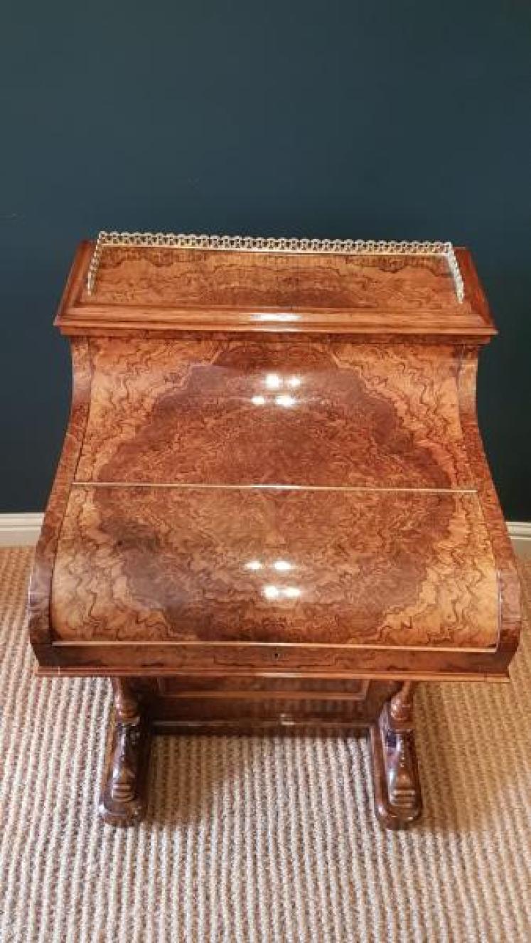 Fine Quality Victorian Burr Walnut Harlequin Davenport  - Image 4