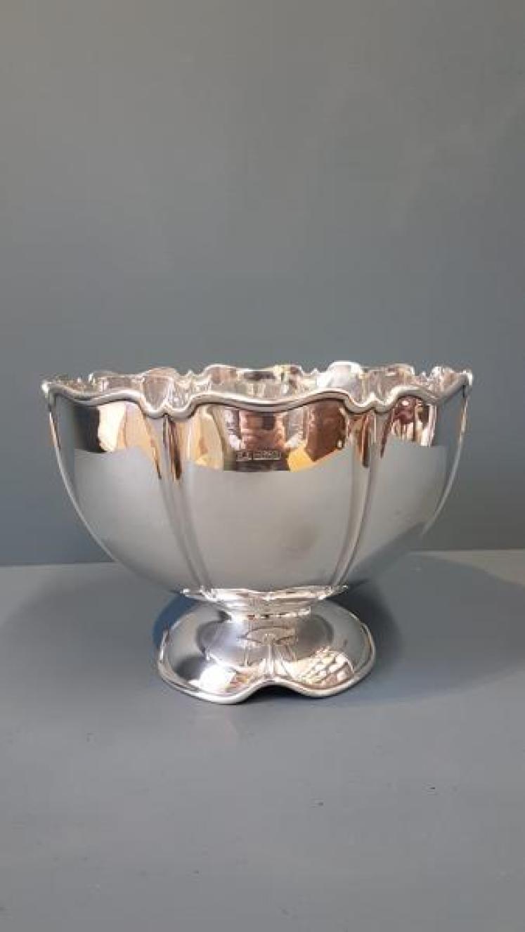 Large Edwardian Solid Silver Bowl - Image 3