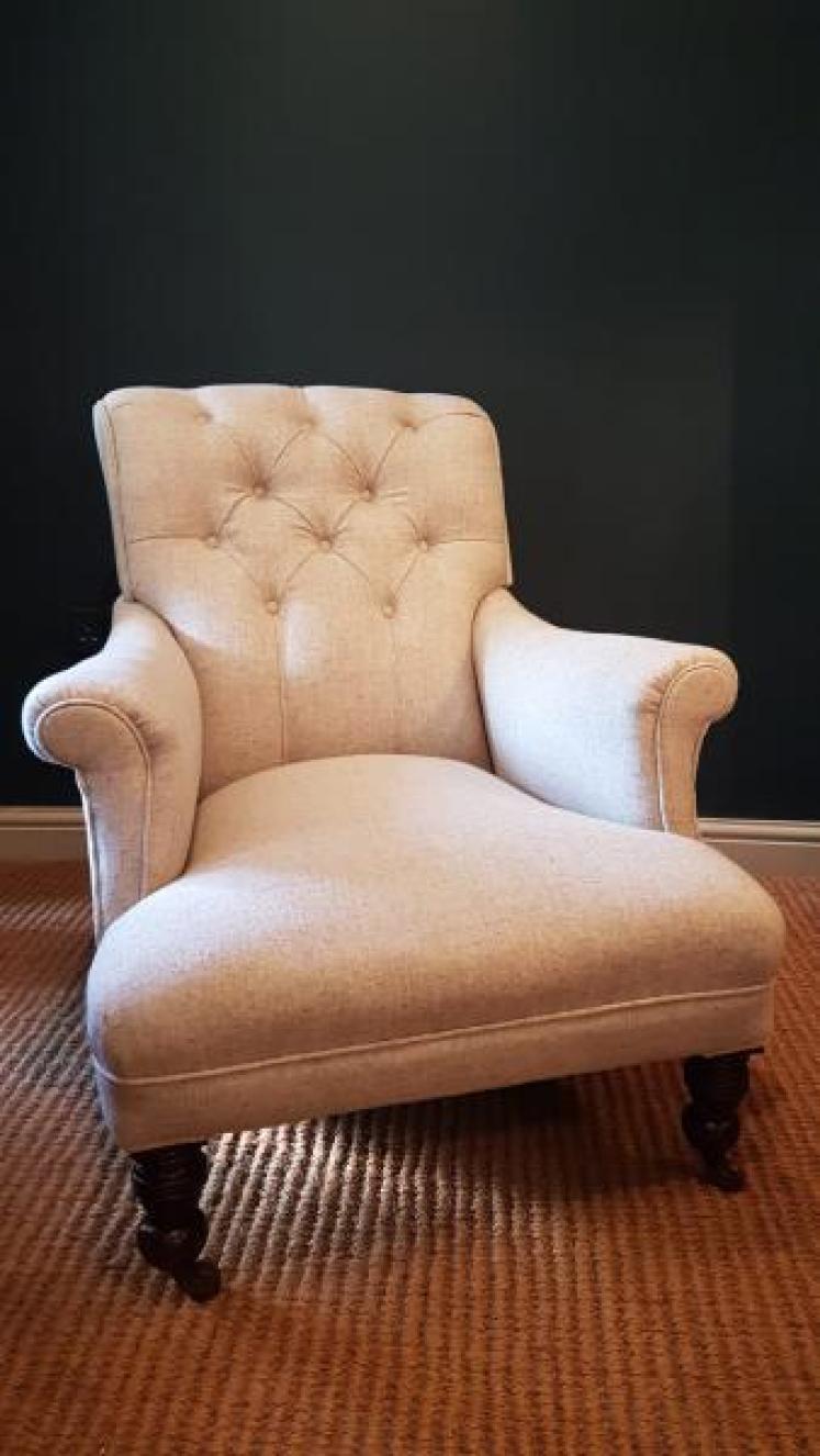 Superb Victorian Button Back Easy Chair - Image 1