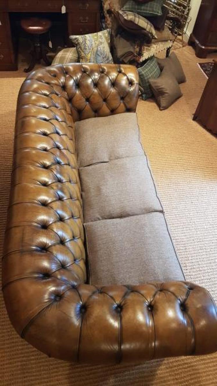 Superb 1930's Leather Chesterfield Sofa - Image 3