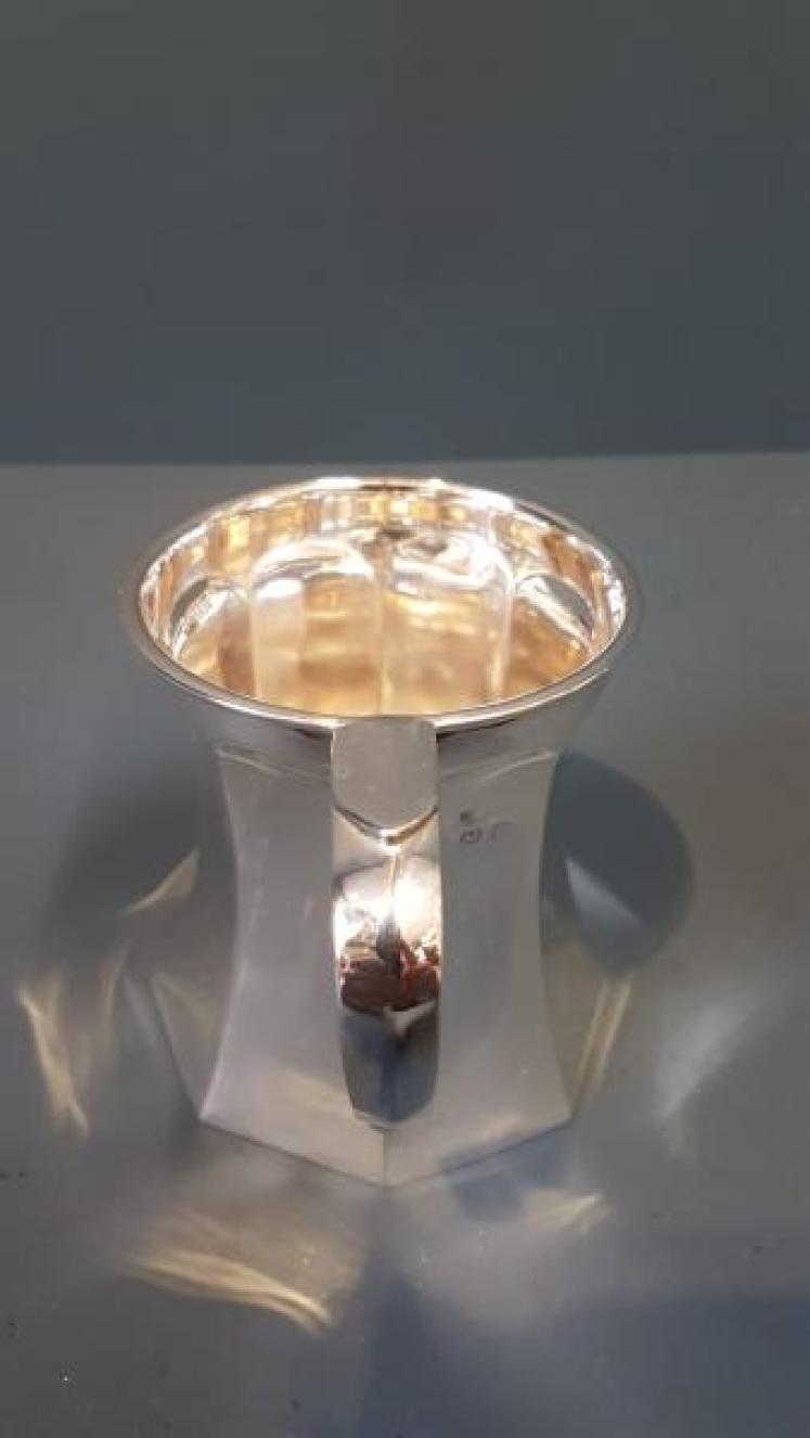 George V Silver Octagonal Mug - Image 2