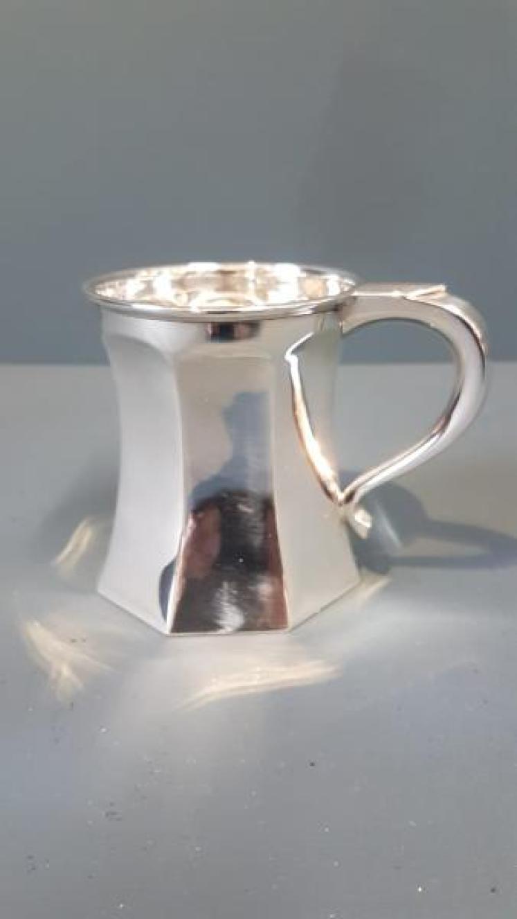 George V Silver Octagonal Mug - Image 3