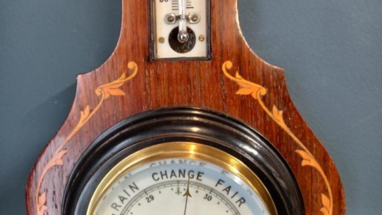 Small Victorian Rosewood Inlaid Banjo Barometer - Image 5
