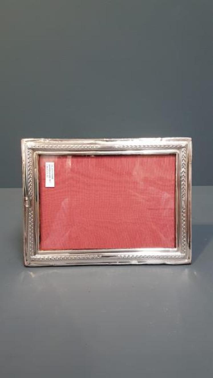George V Portrait Size Silver Photo Frame - Image 3