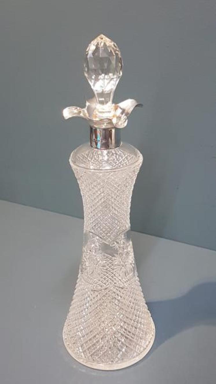 Edwardian Walker and Hall Silver Mounted Decanter - Image 3