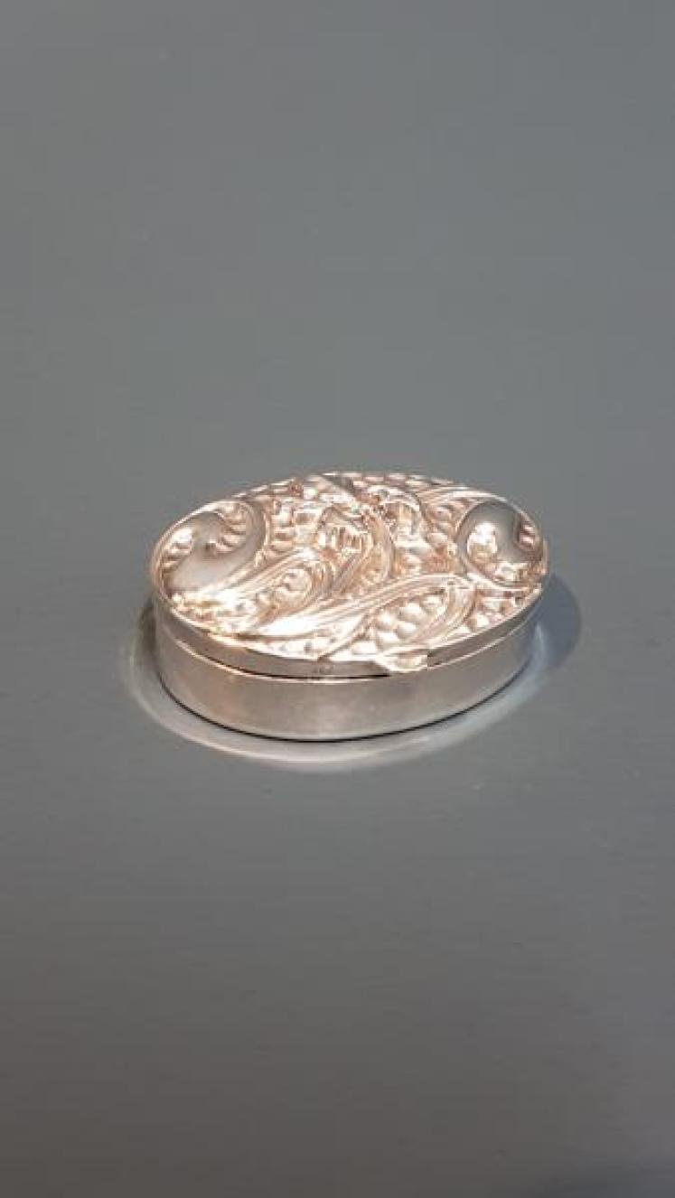 Edwardian Art Nouveau Silver Pill Box - Image 1