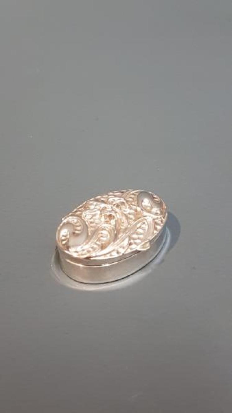 Edwardian Art Nouveau Silver Pill Box - Image 2