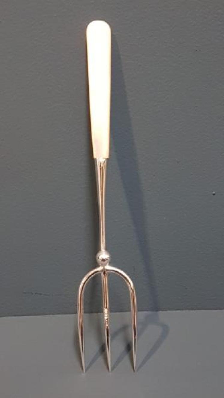 Victorian Silver and Mother of Pearl Bread Fork - Image 2