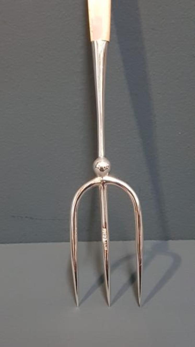 Victorian Silver and Mother of Pearl Bread Fork - Image 7