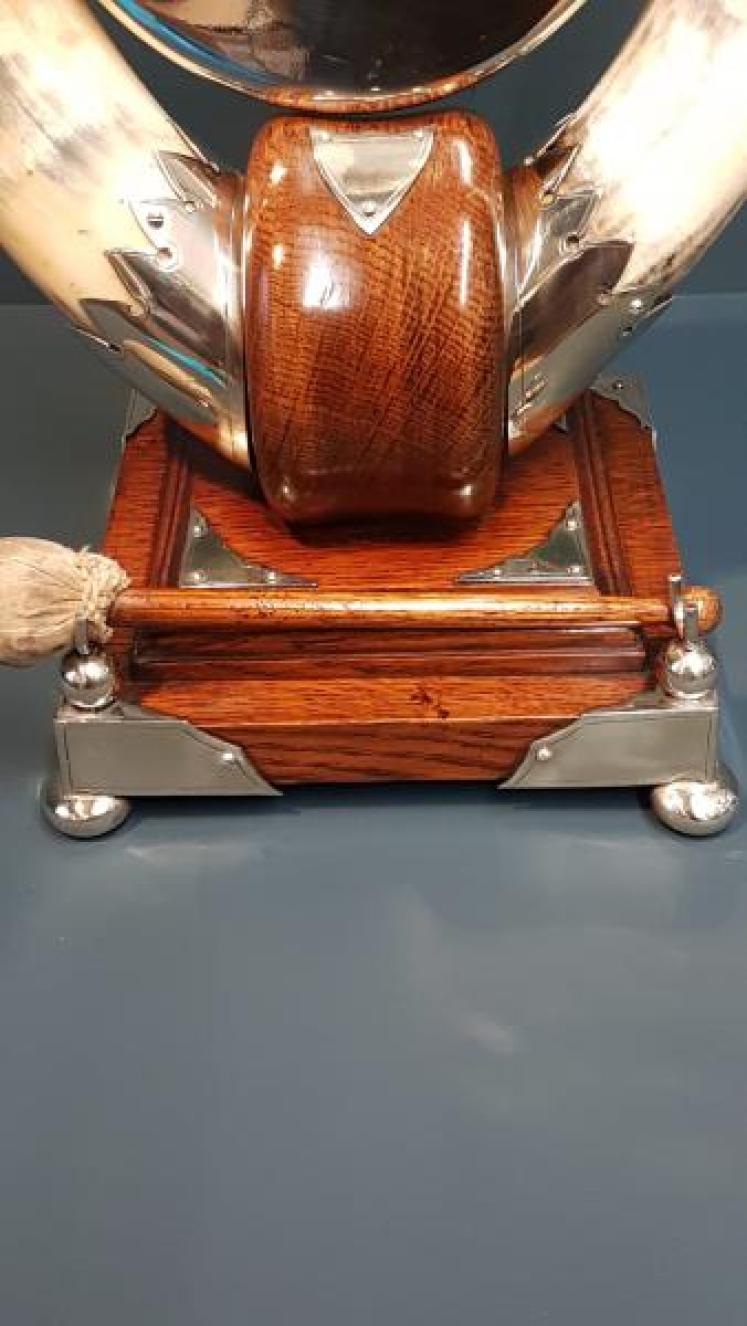 Victorian Oak Cattle Horn Dinner Gong - Image 7
