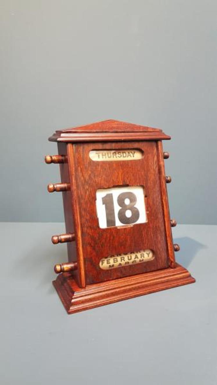 Large Victorian Reclined Perpetual Desk Calendar - Image 1