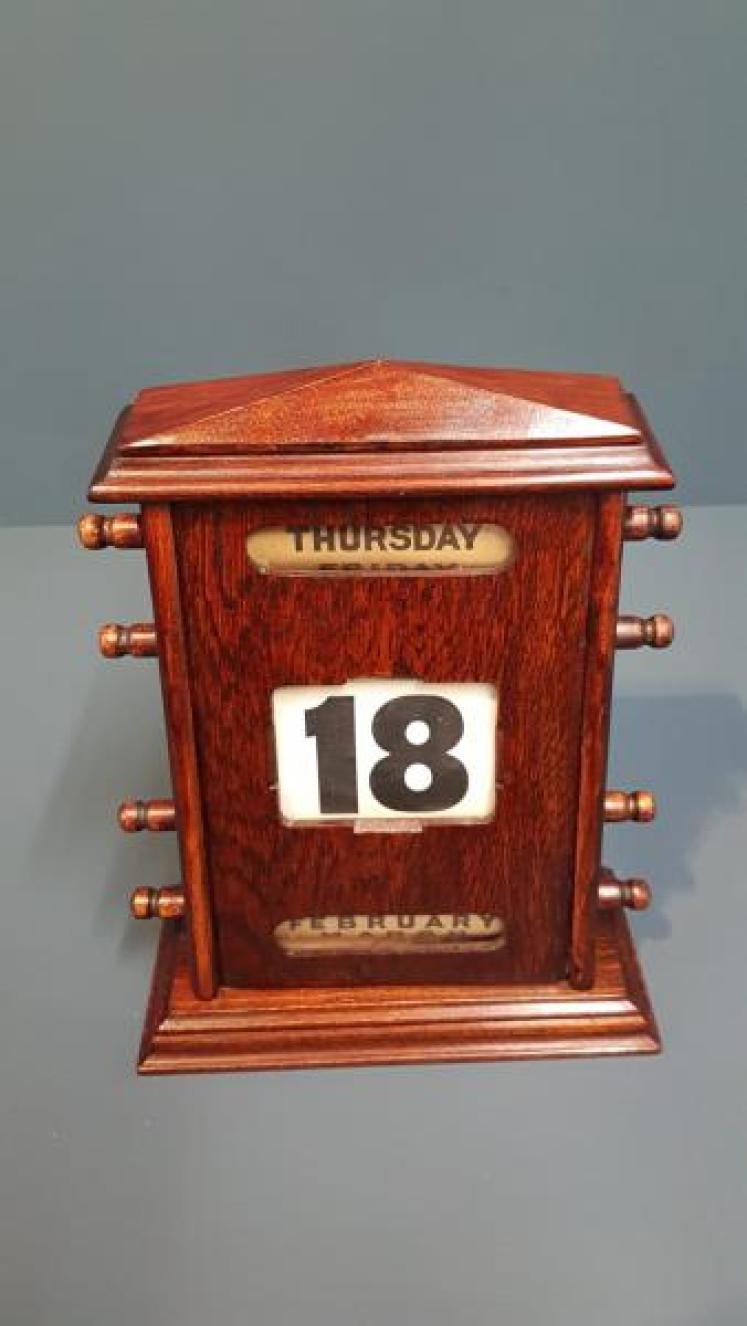 Large Victorian Reclined Perpetual Desk Calendar - Image 2