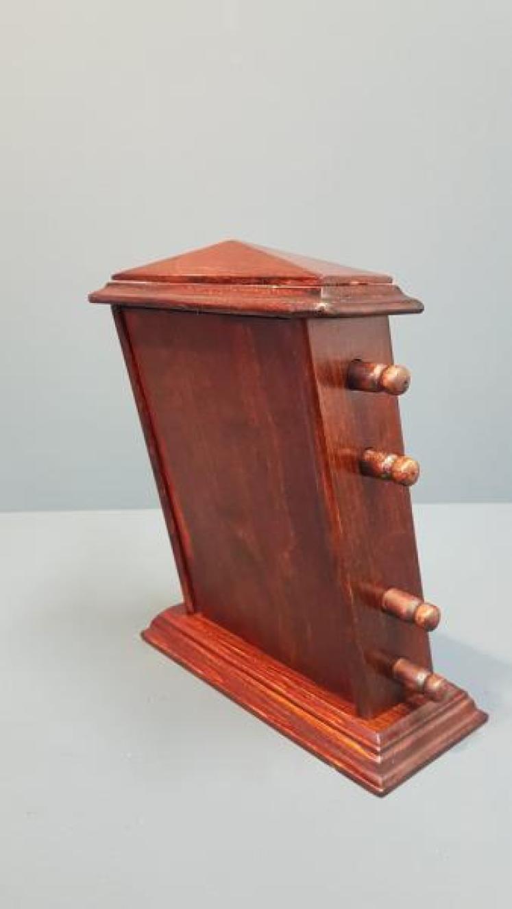Large Victorian Reclined Perpetual Desk Calendar - Image 4
