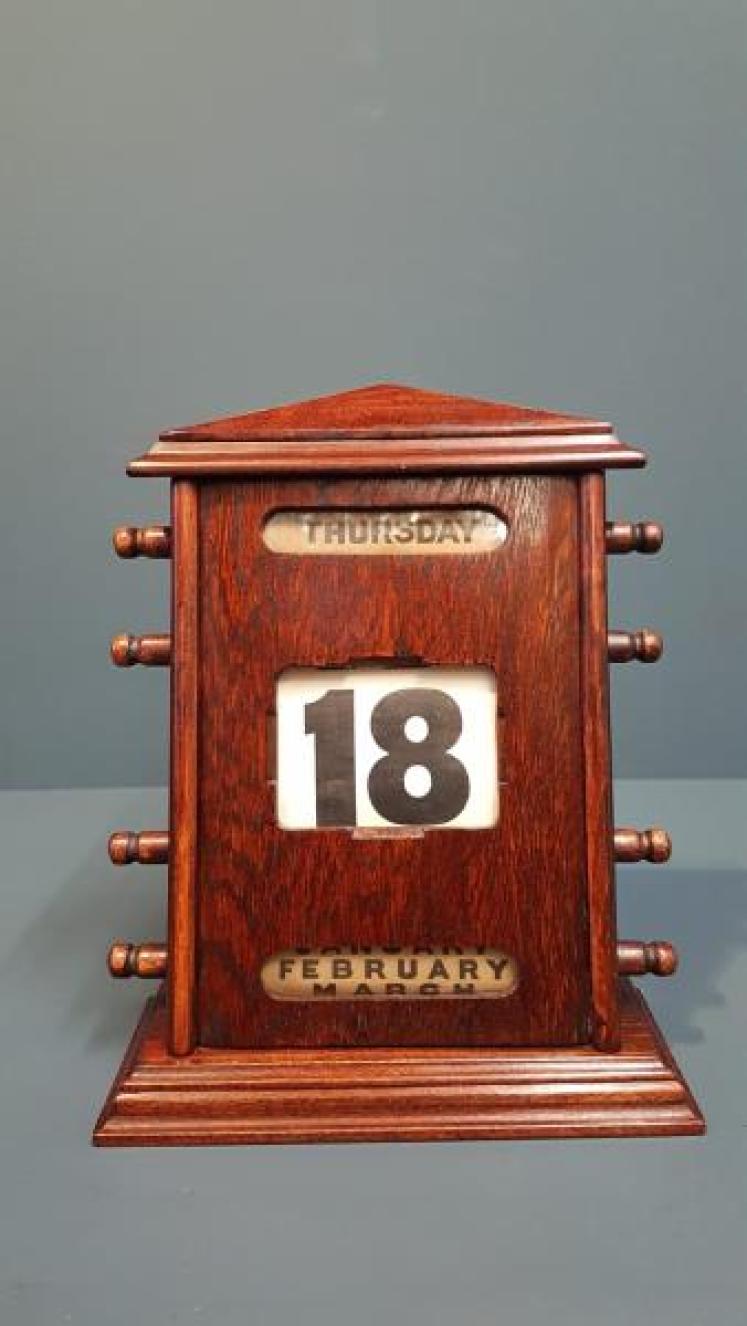 Large Victorian Reclined Perpetual Desk Calendar - Image 6