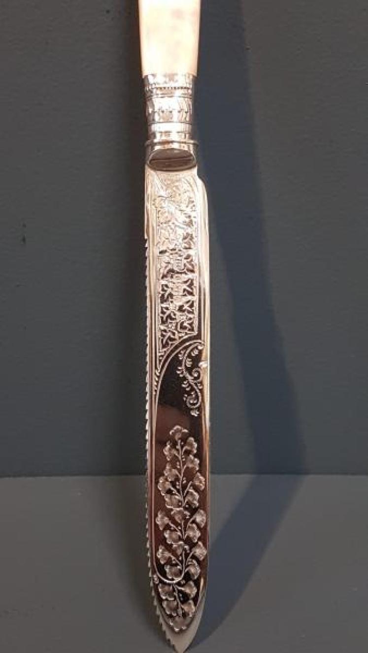 Edwardian Silver and Mother of Pearl Cake Knife - Image 3