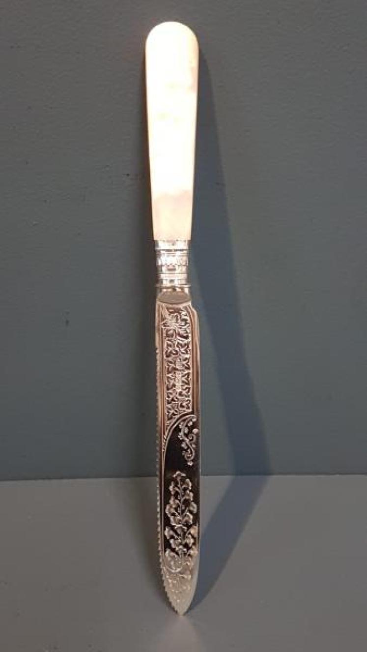 Edwardian Silver and Mother of Pearl Cake Knife - Image 6