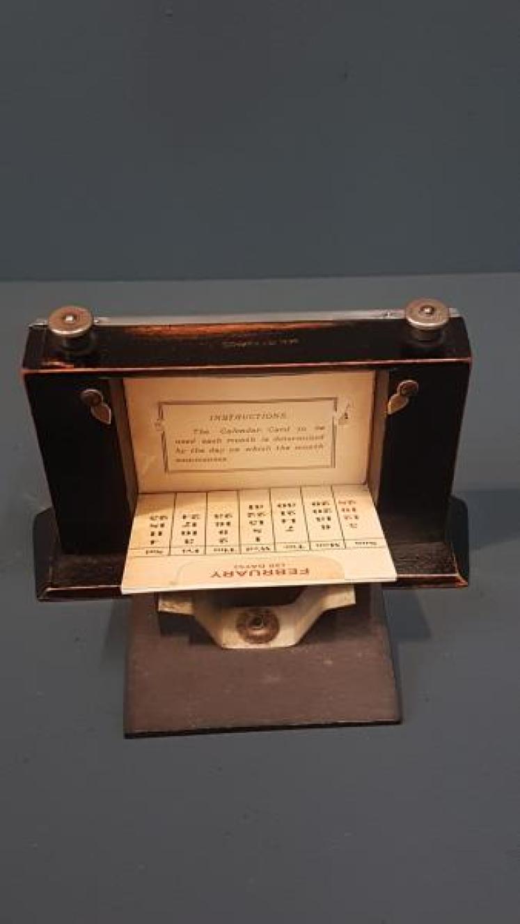George V Silver Faced Perpetual Desk Calendar - Image 4