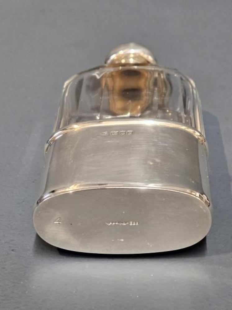 Victorian Silver and Faceted Crystal Hip Flask - Image 4