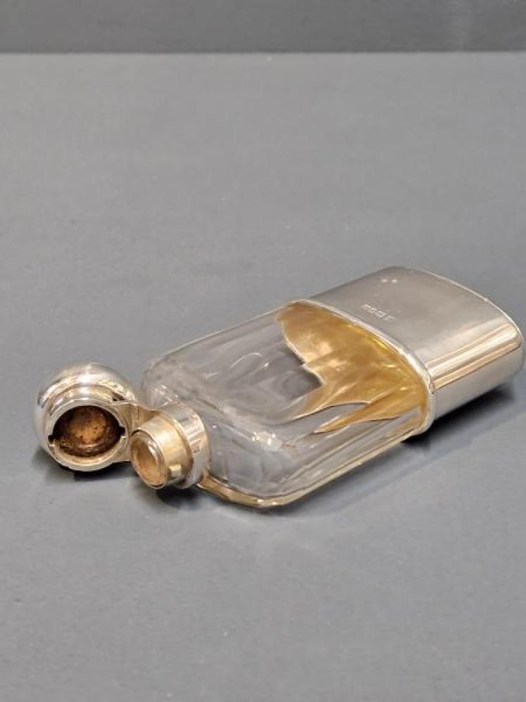 Victorian Silver and Faceted Crystal Hip Flask - Image 5