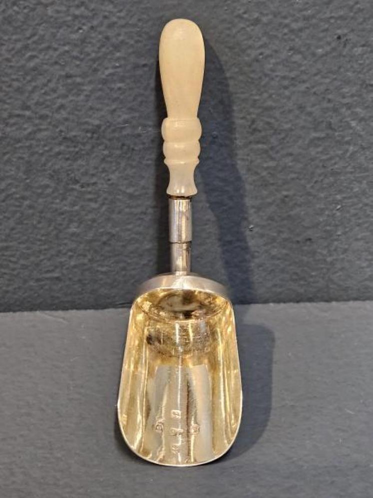 Georgian Silver Gilt Tea Scoop - Image 2