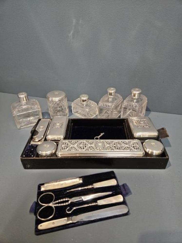 Outstanding Georgian Kingwood Travelling Box with Silver Contents - Image 3