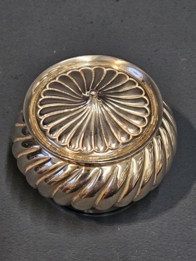 Victorian Wyrthen Silver Jar and Cover - Image 3