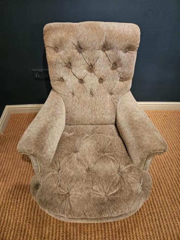 Howard and Sons Victorian Armchair - Image 7