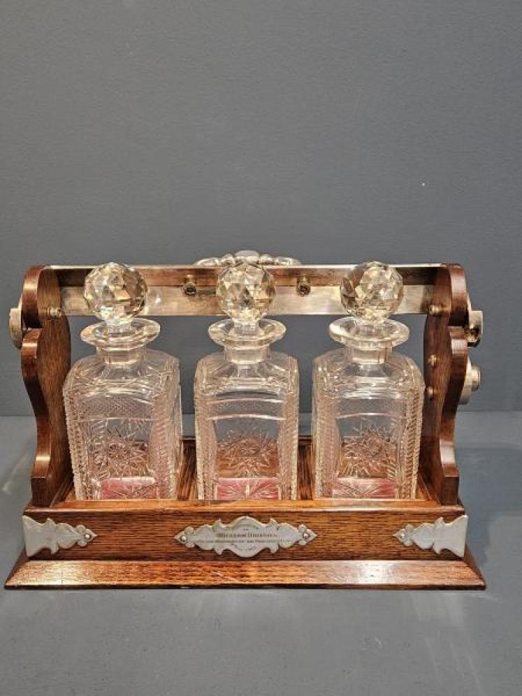 Immaculate Edwardian Oak and Silver Plated 3 Bottle Tantalus - Image 4