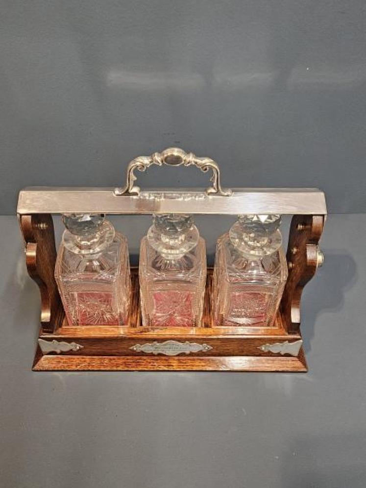 Immaculate Edwardian Oak and Silver Plated 3 Bottle Tantalus - Image 5