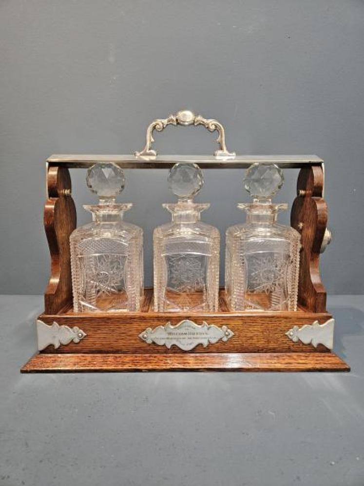 Immaculate Edwardian Oak and Silver Plated 3 Bottle Tantalus - Image 6